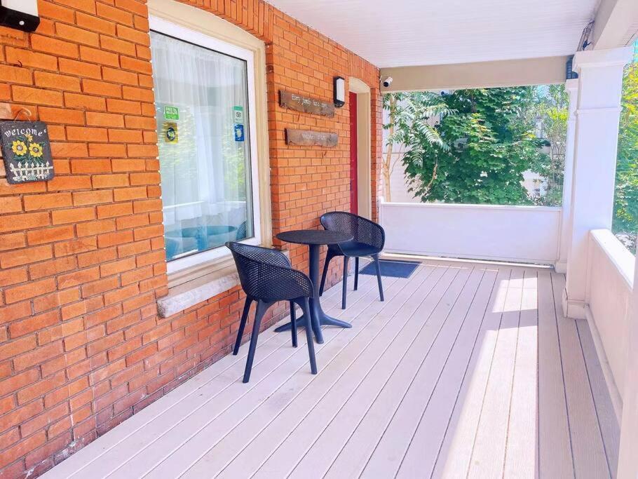 Adorable 2-Bedroom Unit With Jacuzzi Beside Falls ไนแอการาฟอลส์ ภายนอก รูปภาพ