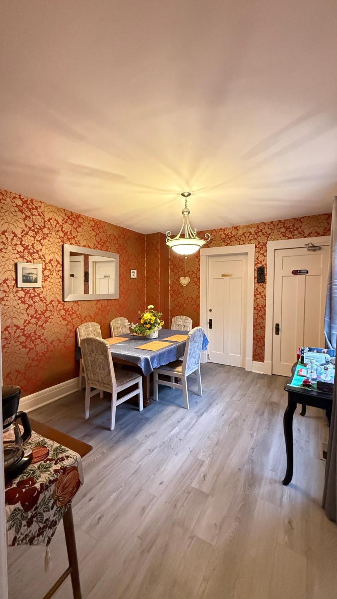 Adorable 2-Bedroom Unit With Jacuzzi Beside Falls ไนแอการาฟอลส์ ภายนอก รูปภาพ